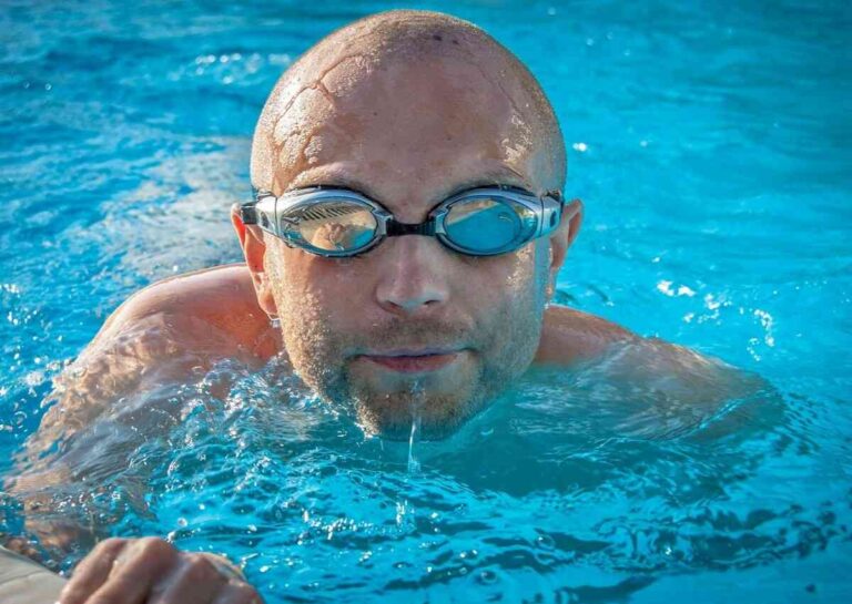 Jak zostać instruktorem pływania i dobrze zarabiać?