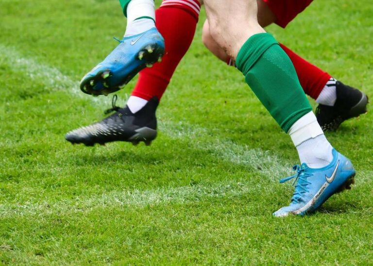 jak dobrać korki piłkarskie